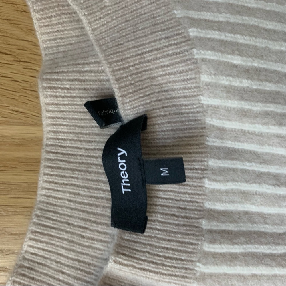 Theory 100% cashmere oversized sweater size medium - Picture 5 of 6